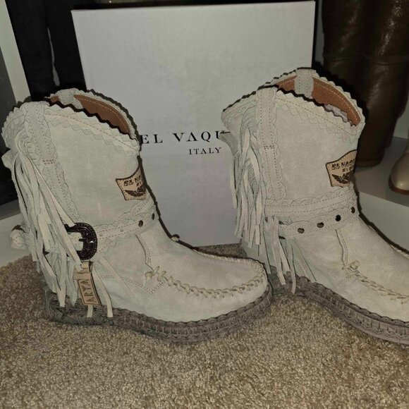 EL VAQUERO Arya Silverstone Ghost Wedge Moccasin Boots - Picture 2 of 16
